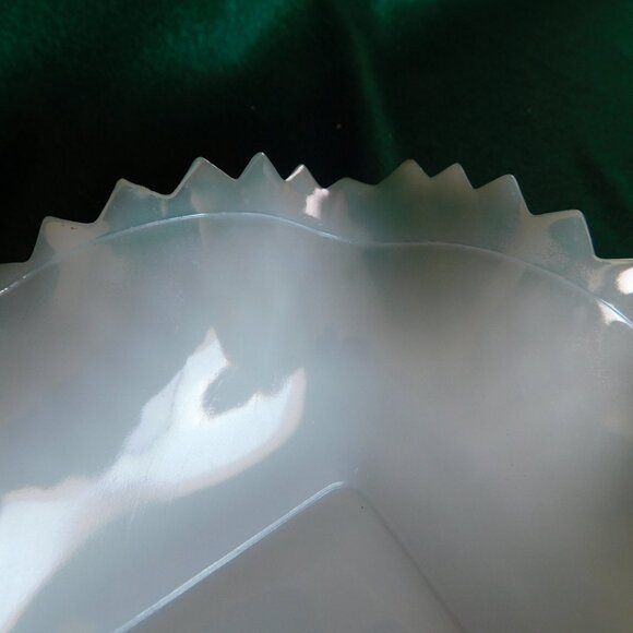 Light blue diamond art glass candy dish near mint condition - Picture 4 of 7